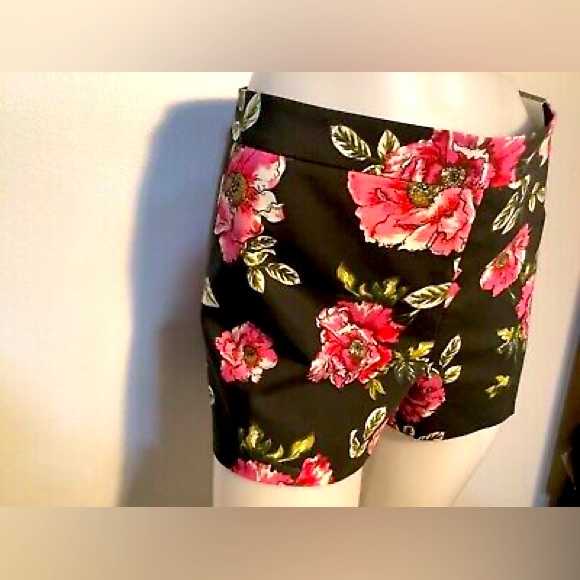 Express Pants - Express Mid Rise Black Pink Floral Shorts
